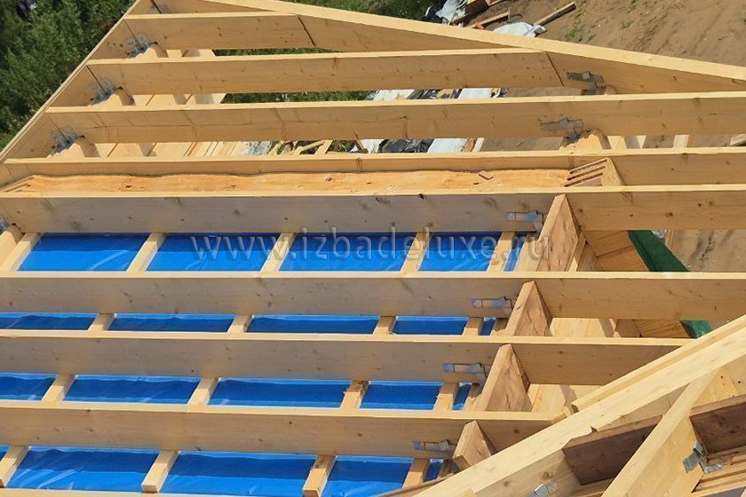 Выполнили сборку стропильной системы дома из клееного бруса «Первомайское». Продолжается монтаж кровельного пирога.