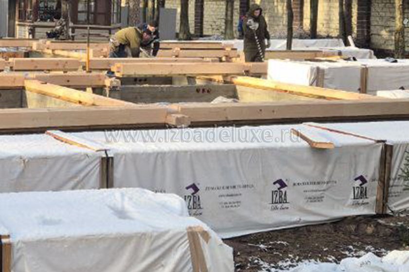 На объекте из клееного бруса «Химки» начались работы по сборке домокомплекта.