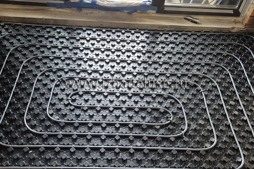 Продолжается строительство дома из клееного бруса «Первомайское». На объекте выполняются работы по монтажу теплого пола.