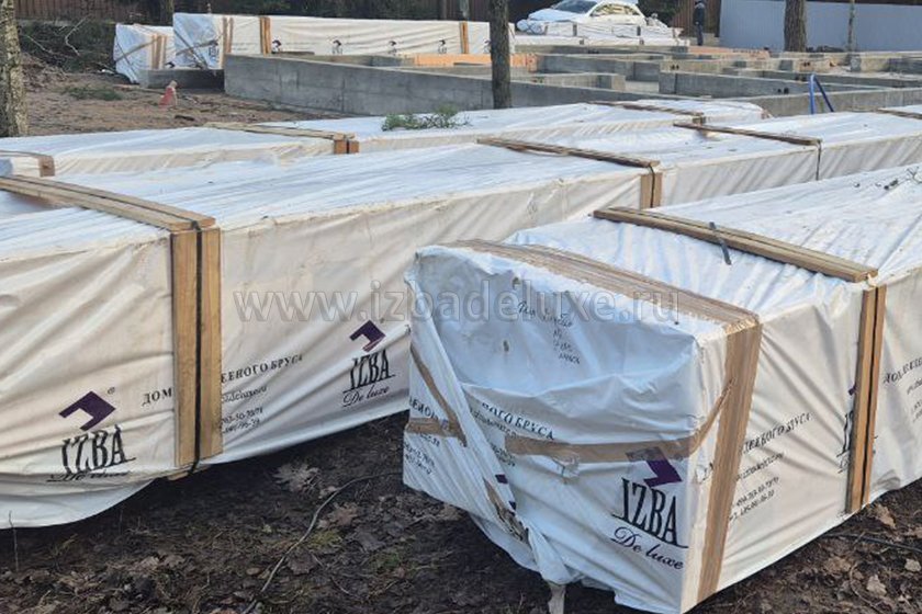 На объекте из клееного бруса «Химки» выполнили работы по установке фундамента. Началась поставка домокомплекта.