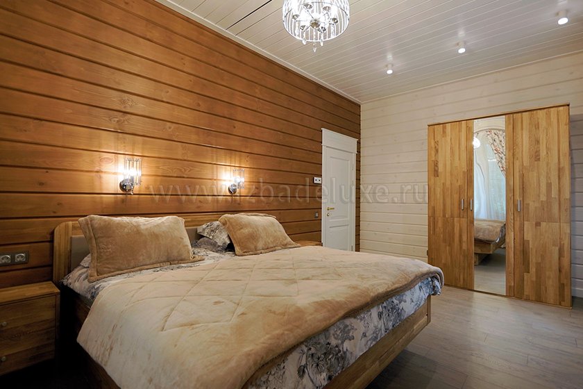 На сайте обновлены фотографии мастер спальни и санузлов дома из клееного бруса «Усадьба Малинки».