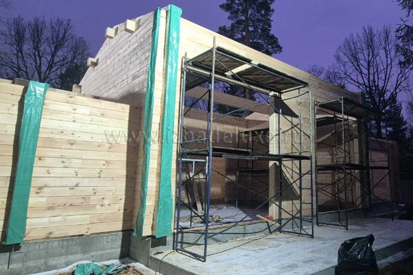 Выполнили работы по сборке стен домокомплекта на объекте из клееного бруса «Химки».