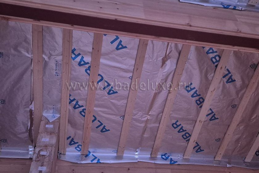 Продолжается сборка домокомплекта на объекте из клееного бруса «Химки». Выполняется монтаж кровельного пирога.